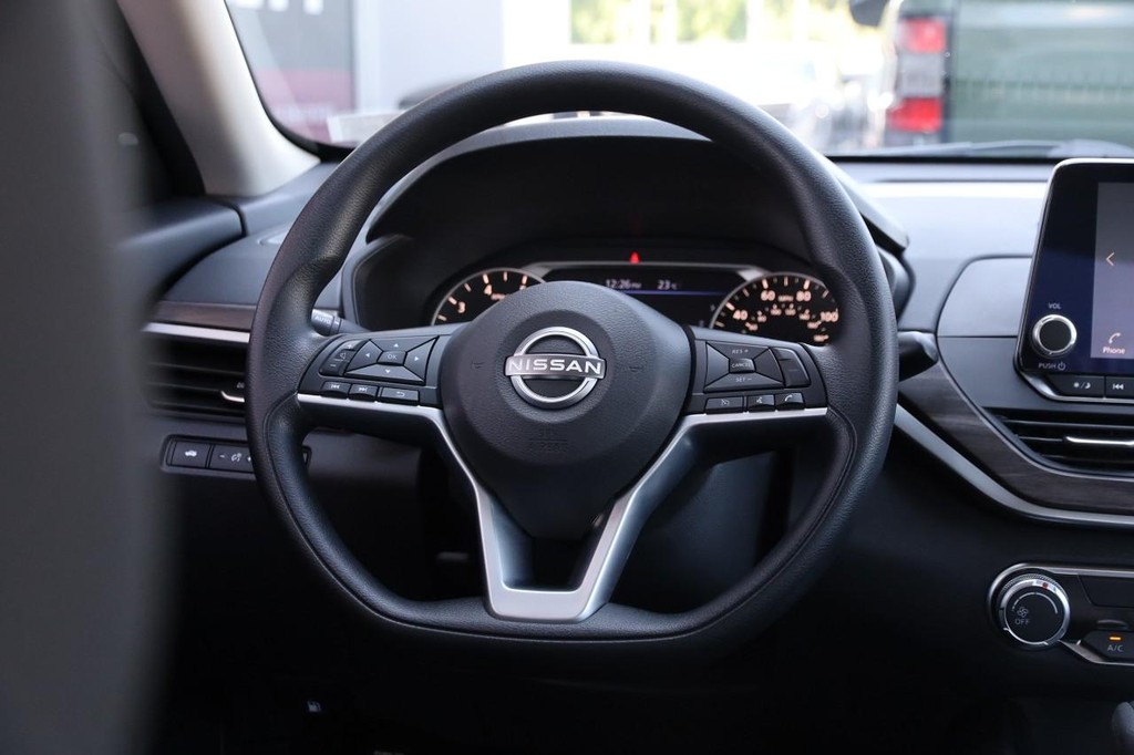 Nissan Altima Vehicle Image 23