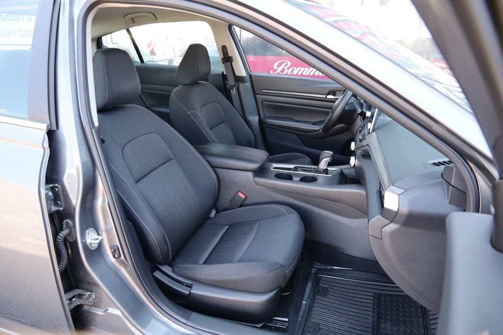 Nissan Altima Vehicle Image 26