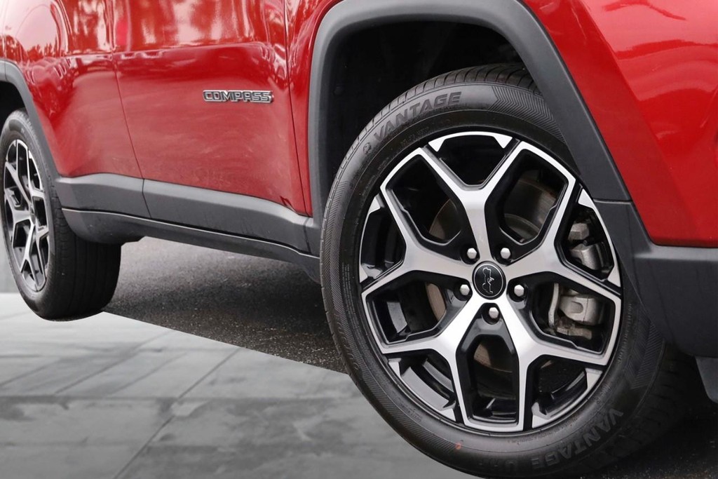 Jeep Compass Vehicle Image 03