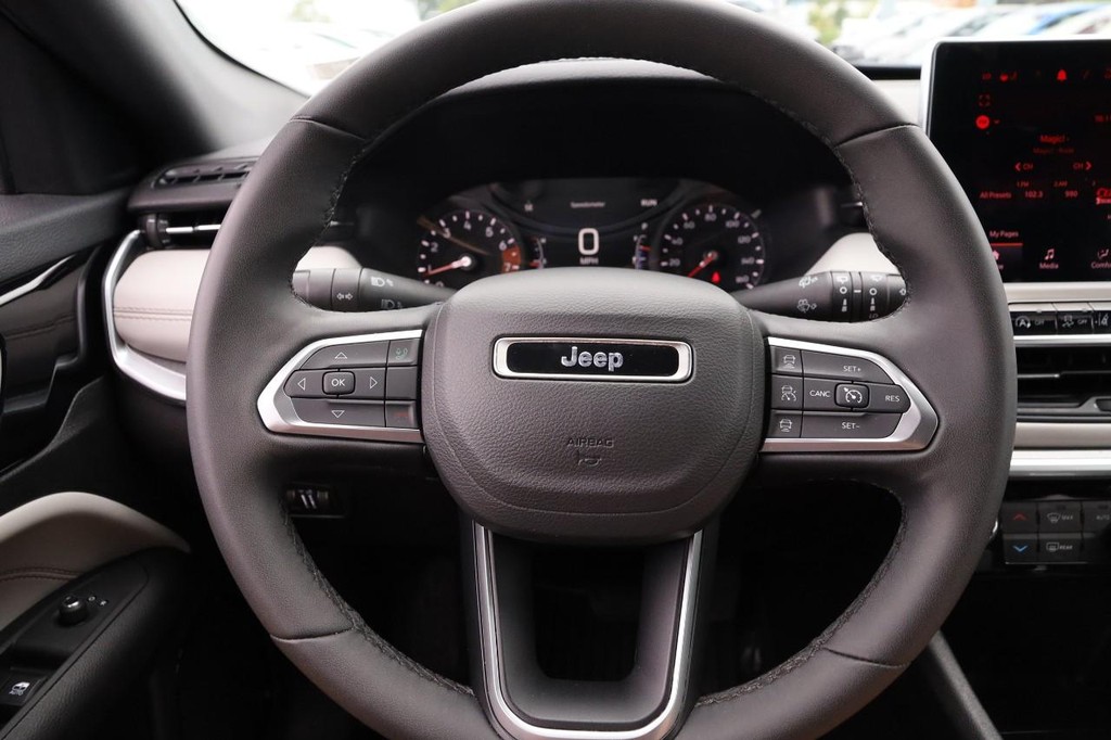 Jeep Compass Vehicle Image 10