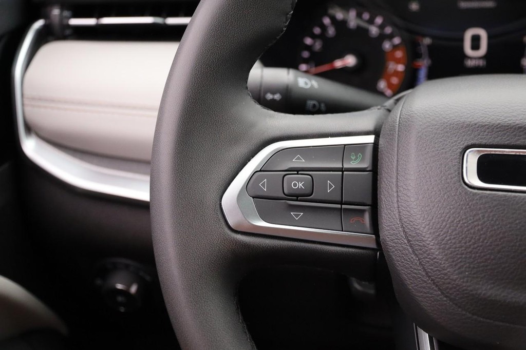 Jeep Compass Vehicle Image 11
