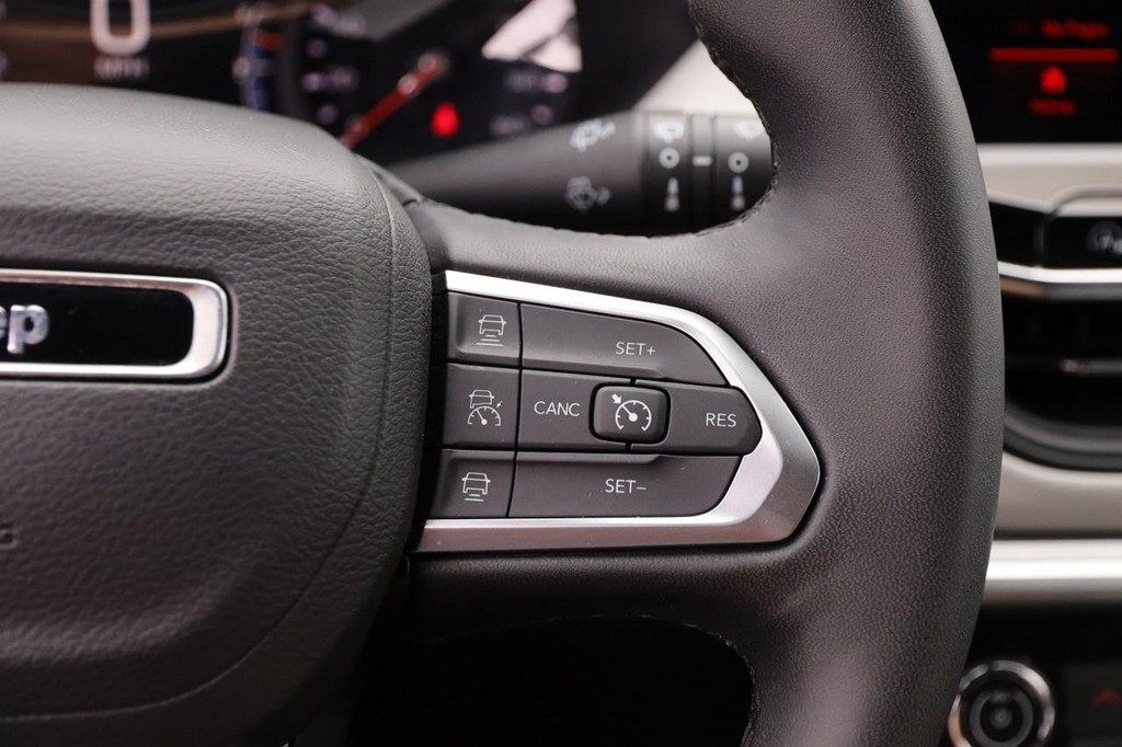 Jeep Compass Vehicle Image 12