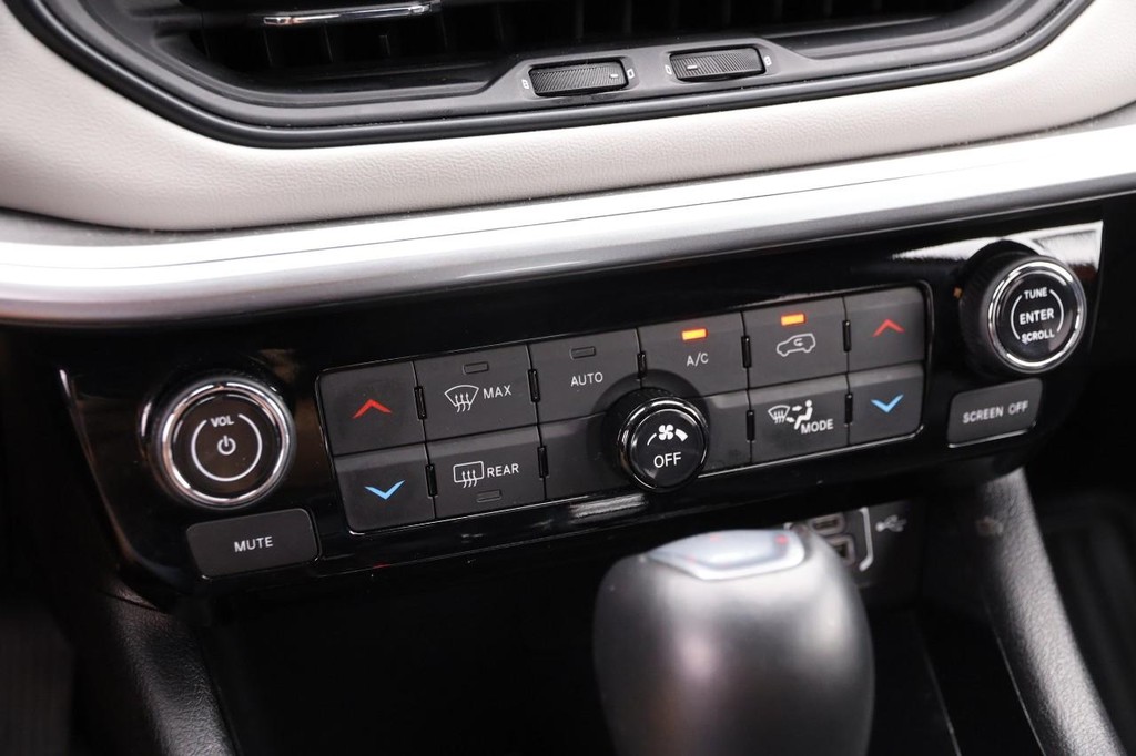 Jeep Compass Vehicle Image 17