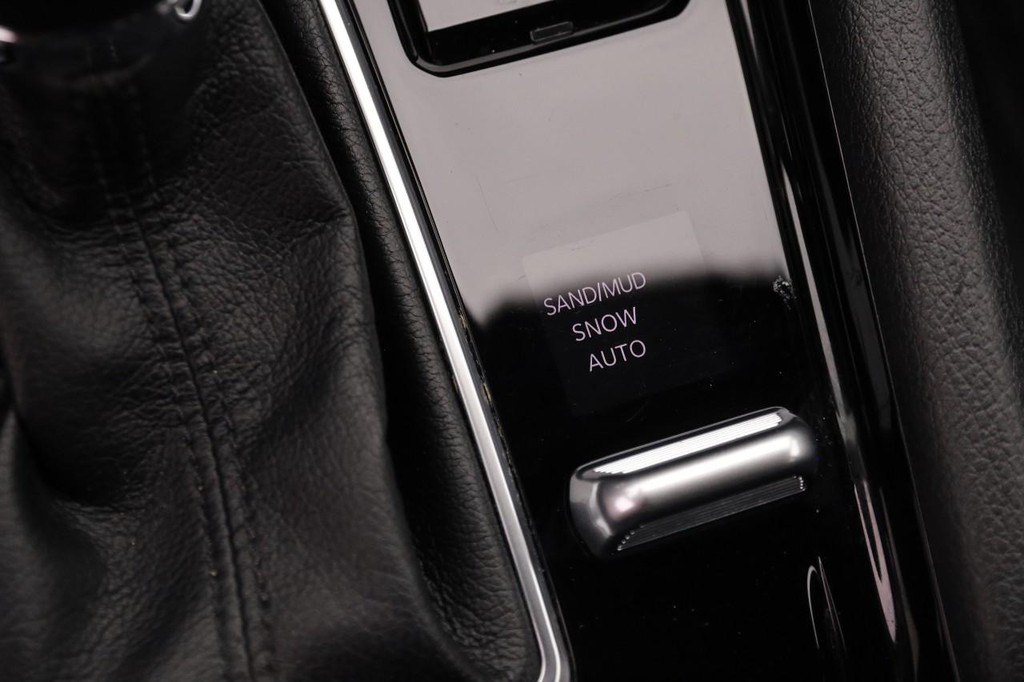 Jeep Compass Vehicle Image 18