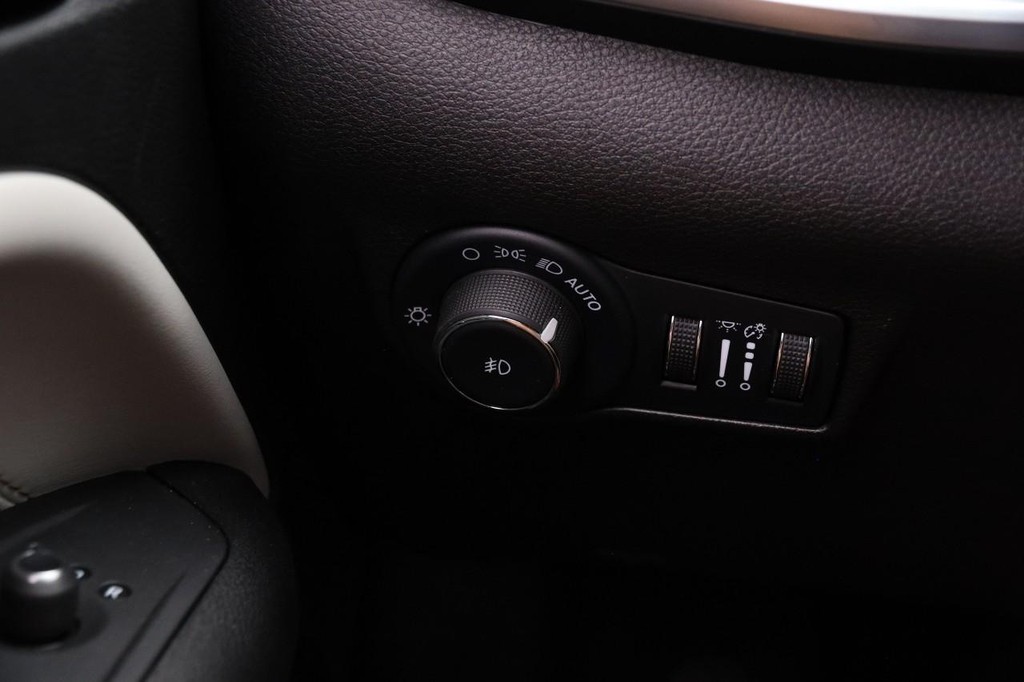 Jeep Compass Vehicle Image 20