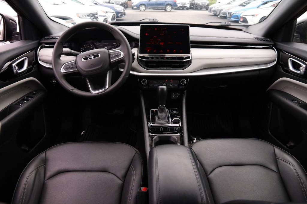 Jeep Compass Vehicle Image 21
