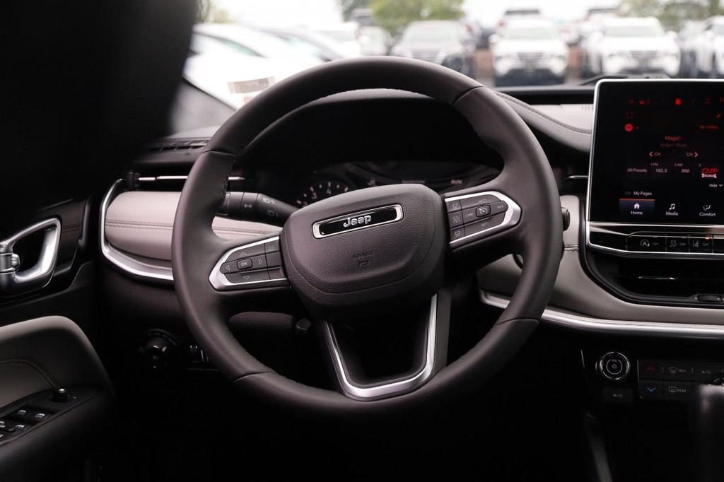 Jeep Compass Vehicle Image 23