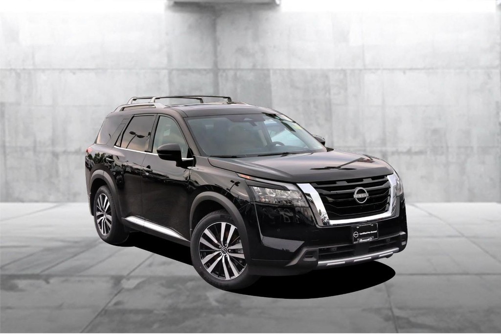 Nissan Pathfinder Vehicle Image 02