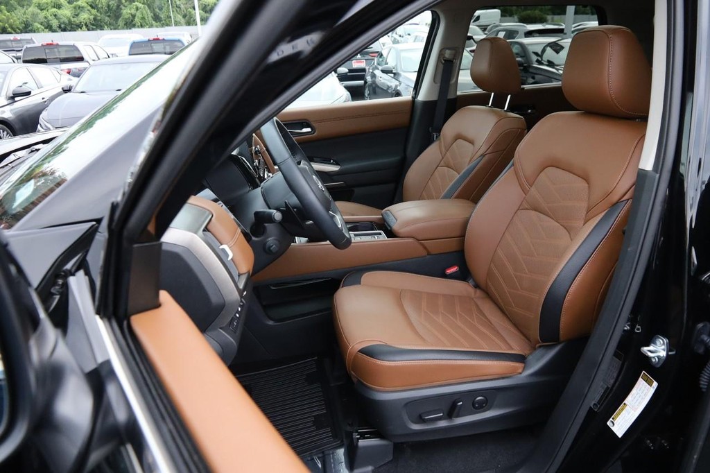 Nissan Pathfinder Vehicle Image 10