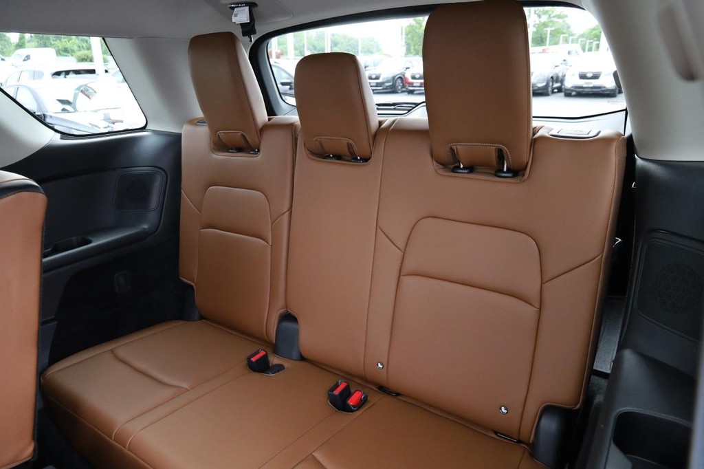 Nissan Pathfinder Vehicle Image 12