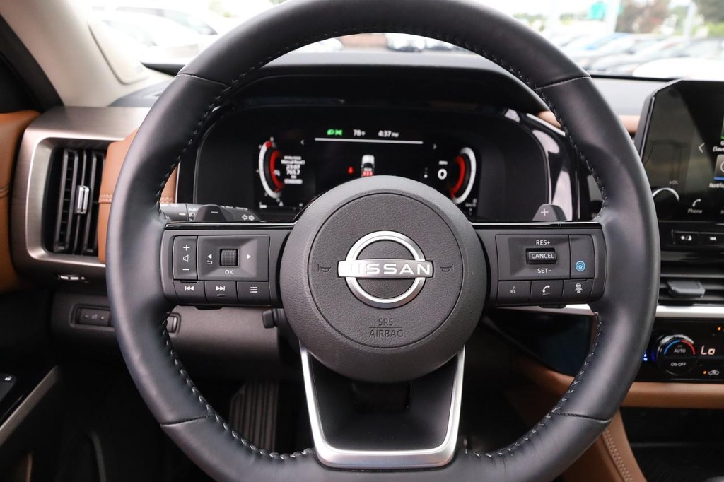Nissan Pathfinder Vehicle Image 13