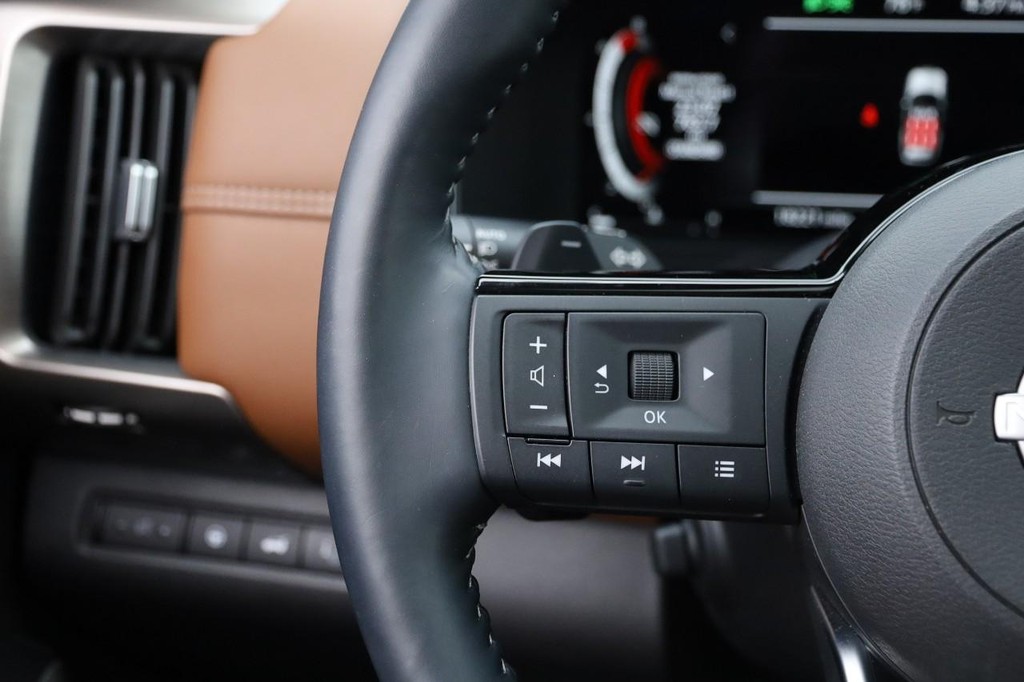 Nissan Pathfinder Vehicle Image 14