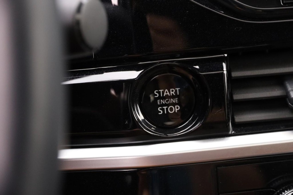 Nissan Pathfinder Vehicle Image 17