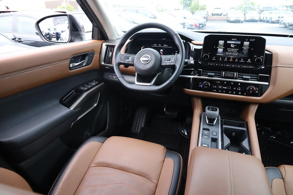 Nissan Pathfinder Vehicle Image 25