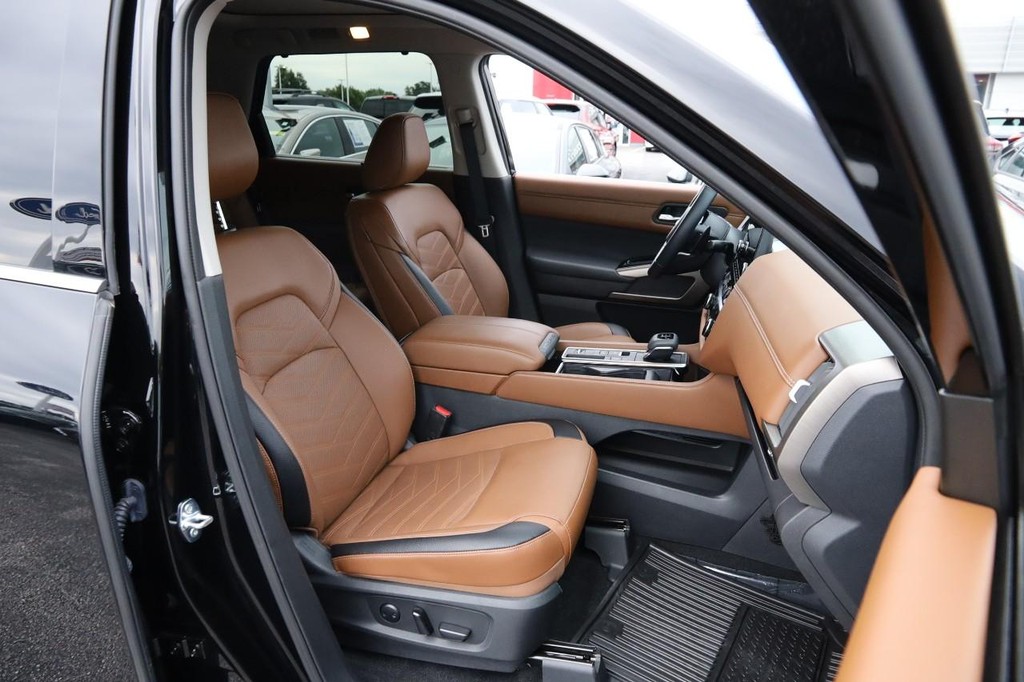 Nissan Pathfinder Vehicle Image 30