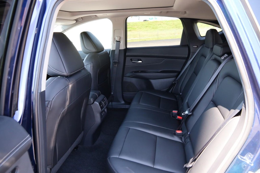 Nissan Murano Vehicle Image 11