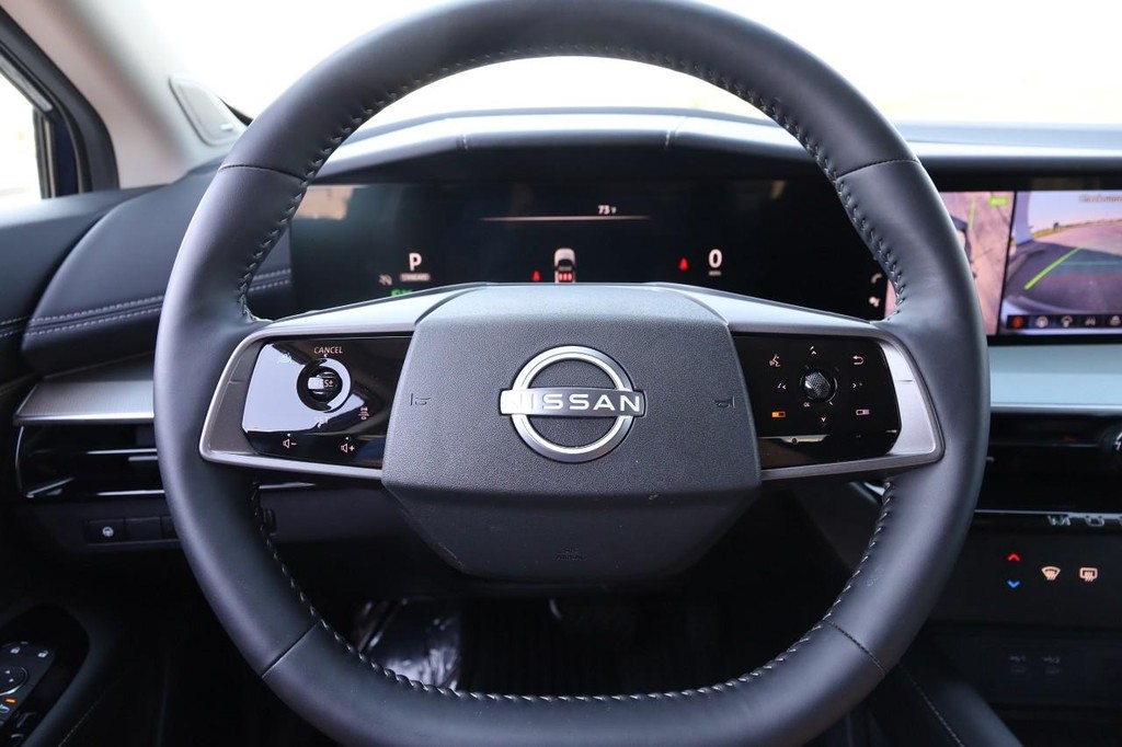 Nissan Murano Vehicle Image 12