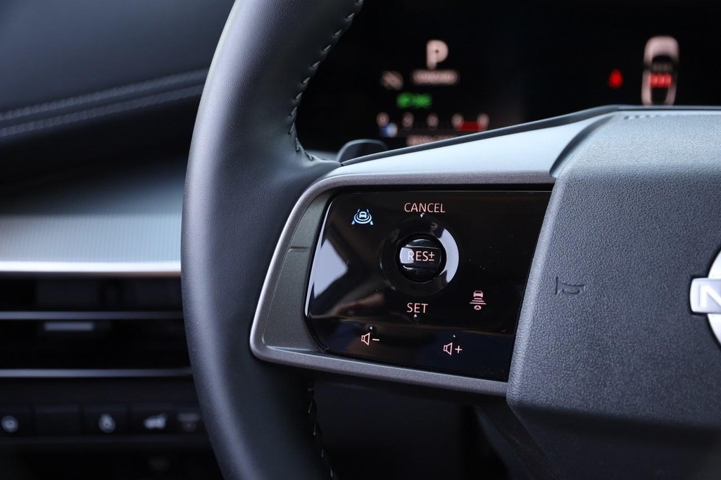 Nissan Murano Vehicle Image 13