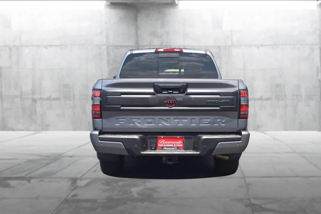 Nissan Frontier Vehicle Image 06