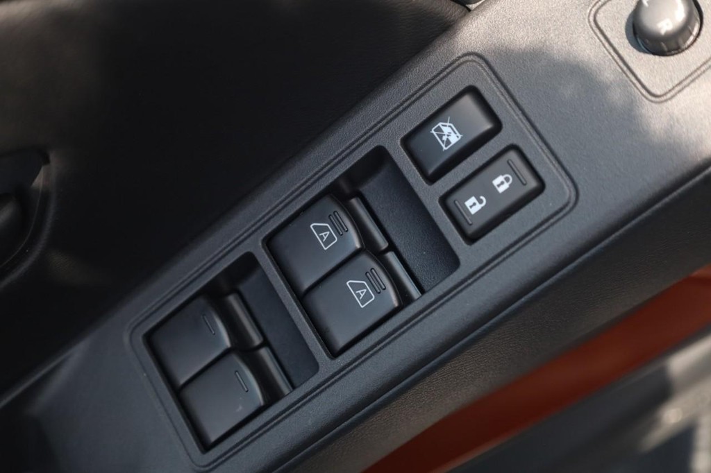Nissan Frontier Vehicle Image 11