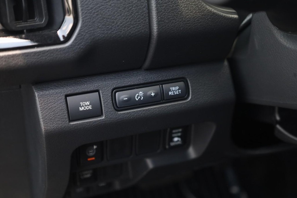 Nissan Frontier Vehicle Image 12