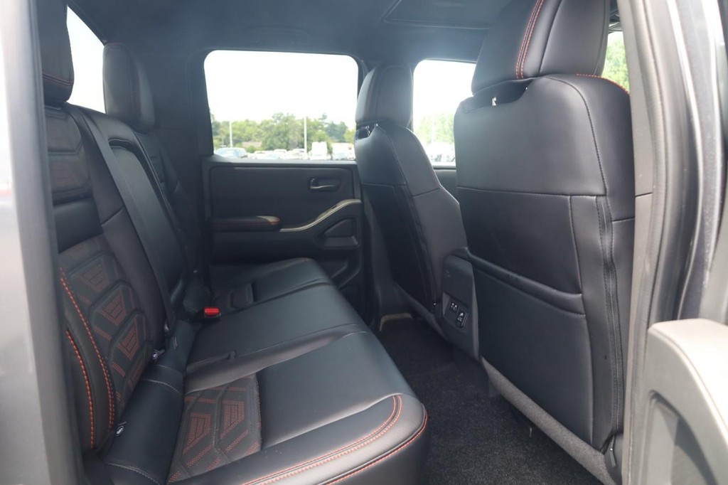 Nissan Frontier Vehicle Image 22