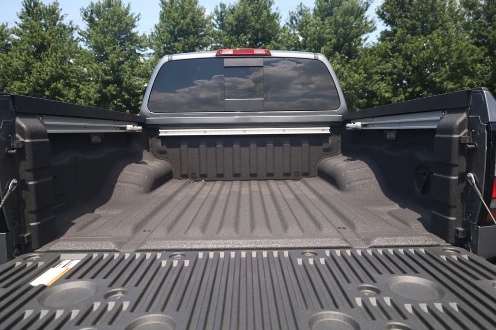 Nissan Frontier Vehicle Image 24