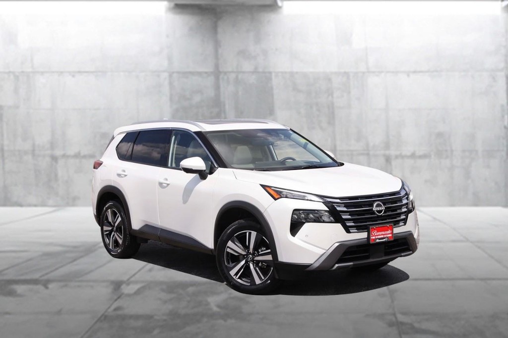 Nissan Rogue Vehicle Image 02