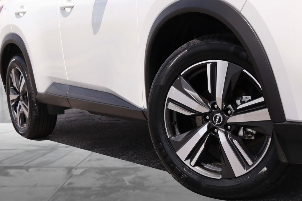 Nissan Rogue Vehicle Image 03