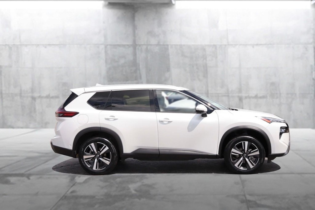 Nissan Rogue Vehicle Image 05