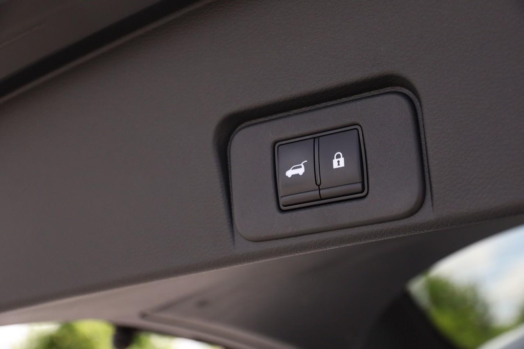 Nissan Rogue Vehicle Image 08