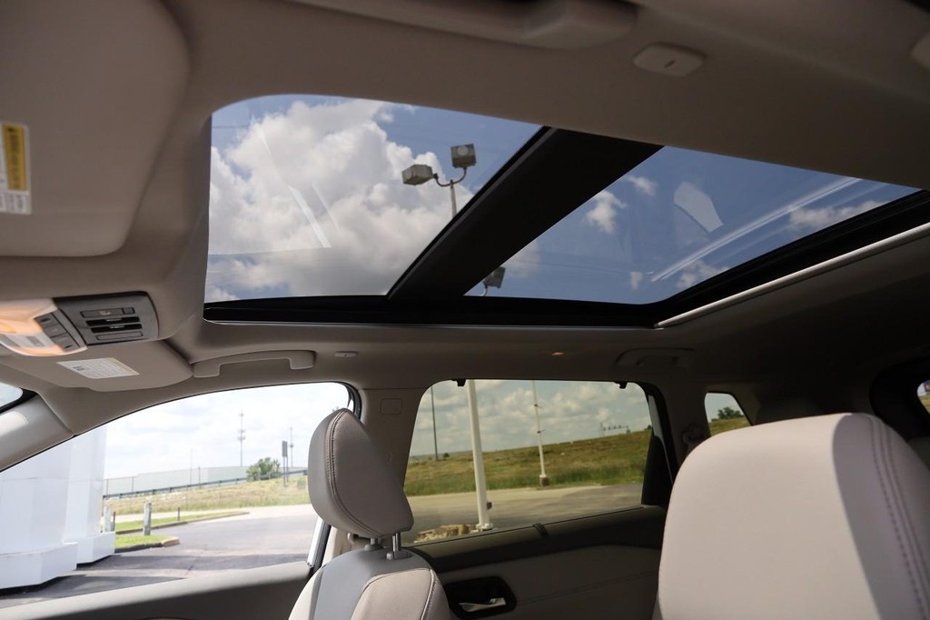 Nissan Rogue Vehicle Image 09