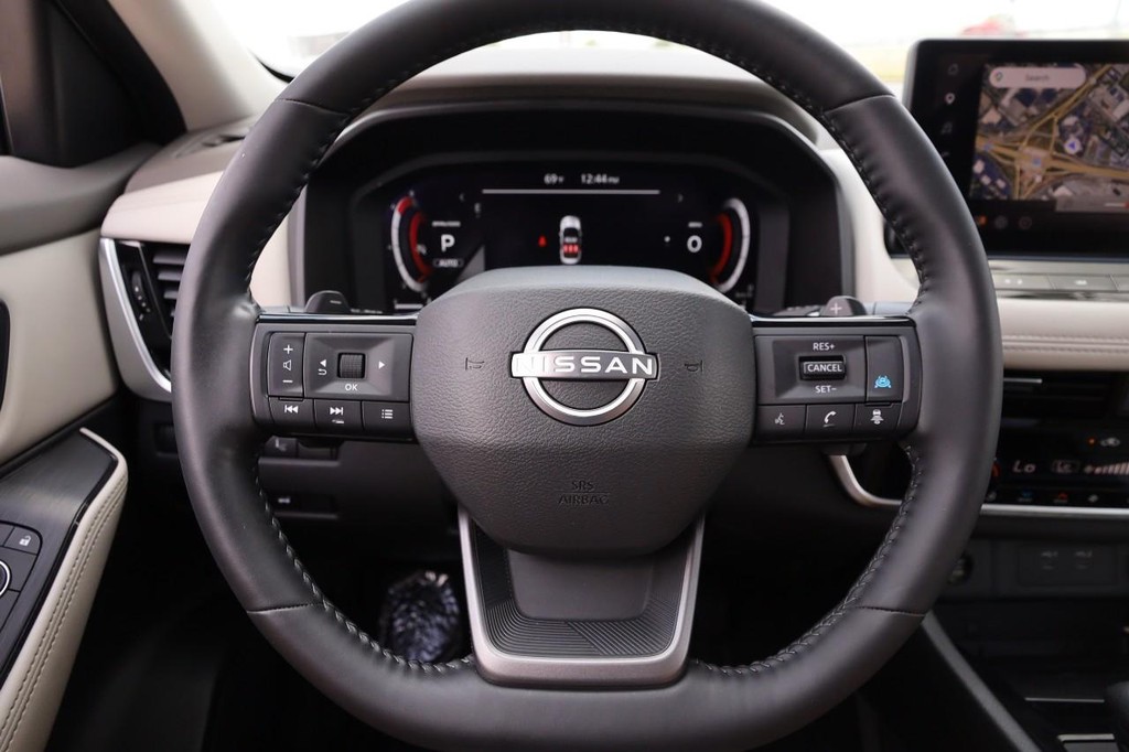 Nissan Rogue Vehicle Image 12
