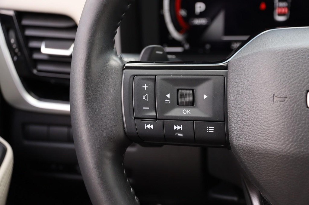 Nissan Rogue Vehicle Image 13