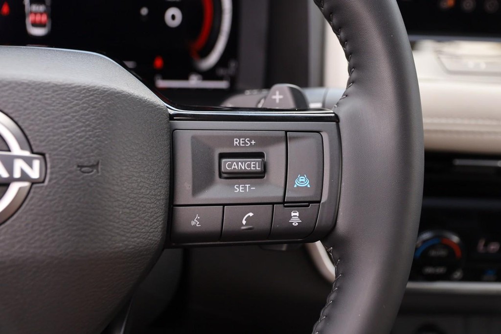 Nissan Rogue Vehicle Image 14