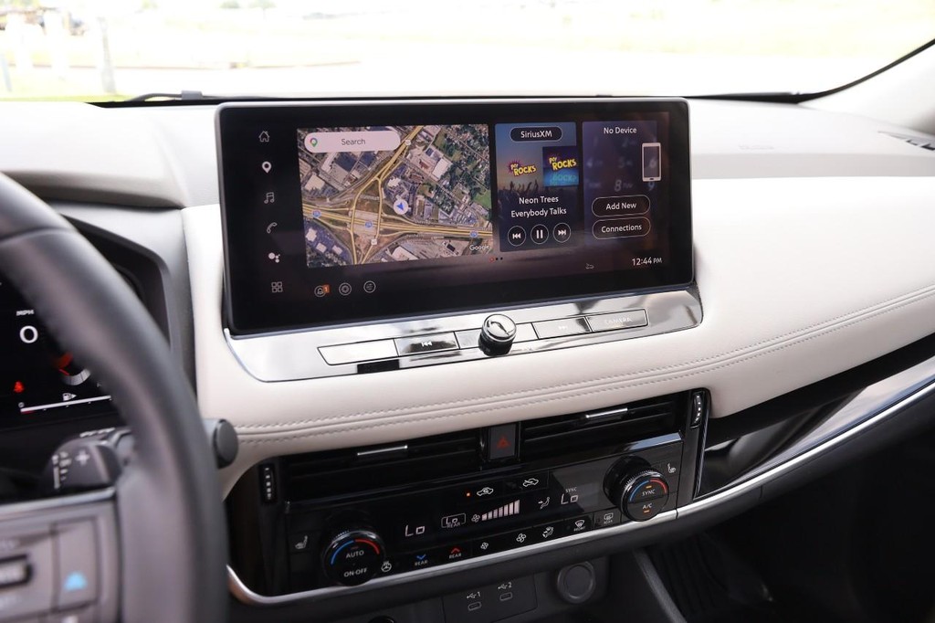 Nissan Rogue Vehicle Image 16
