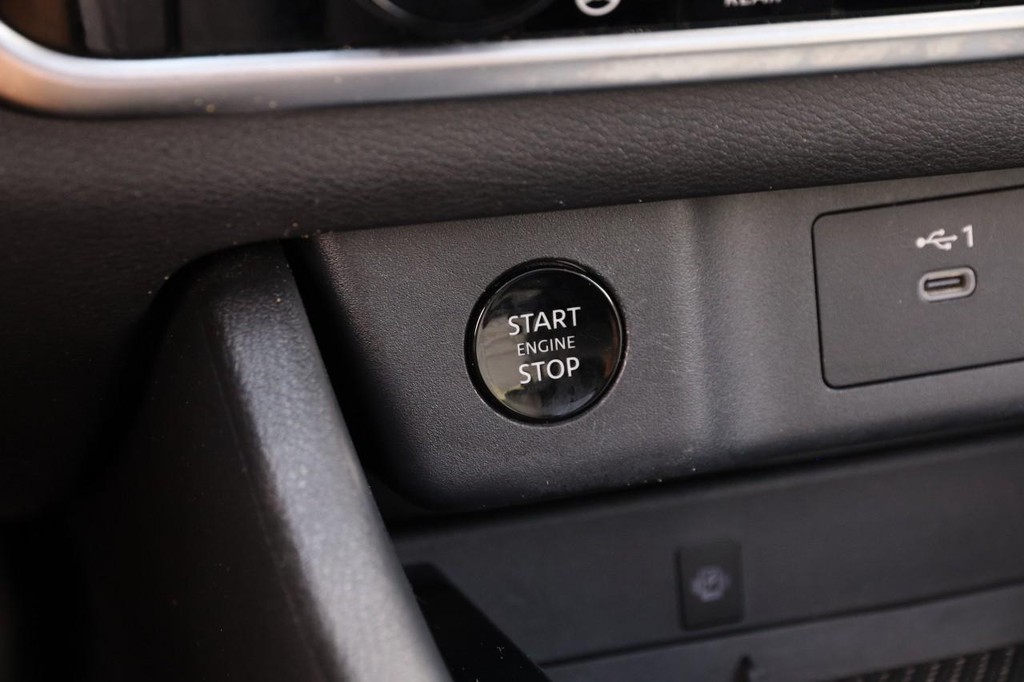 Nissan Rogue Vehicle Image 20