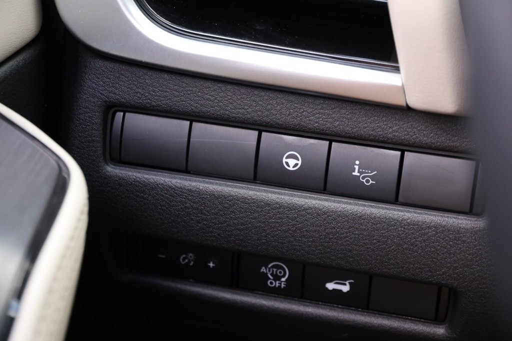 Nissan Rogue Vehicle Image 22
