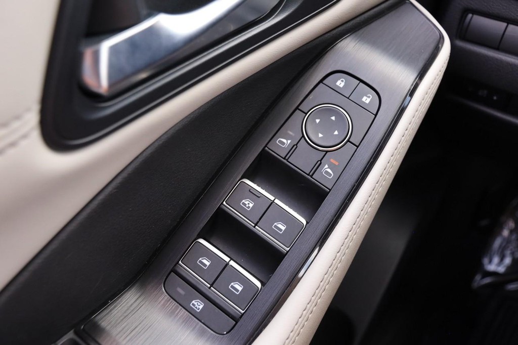 Nissan Rogue Vehicle Image 23
