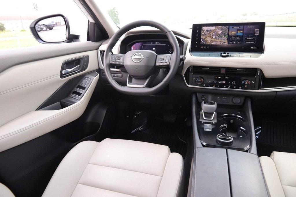 Nissan Rogue Vehicle Image 25