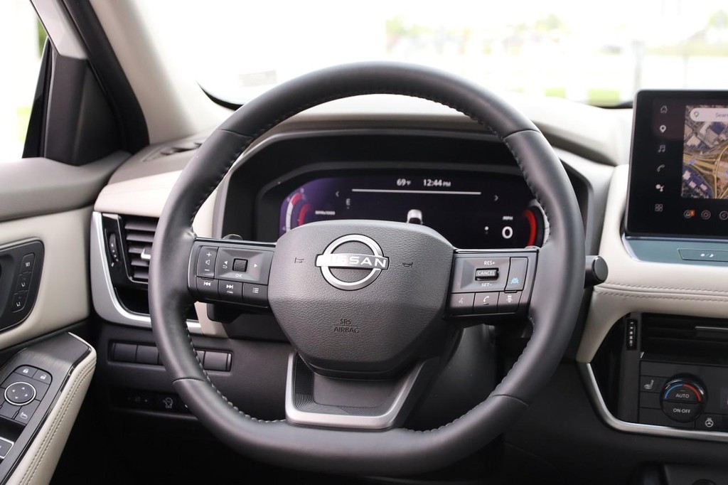 Nissan Rogue Vehicle Image 26