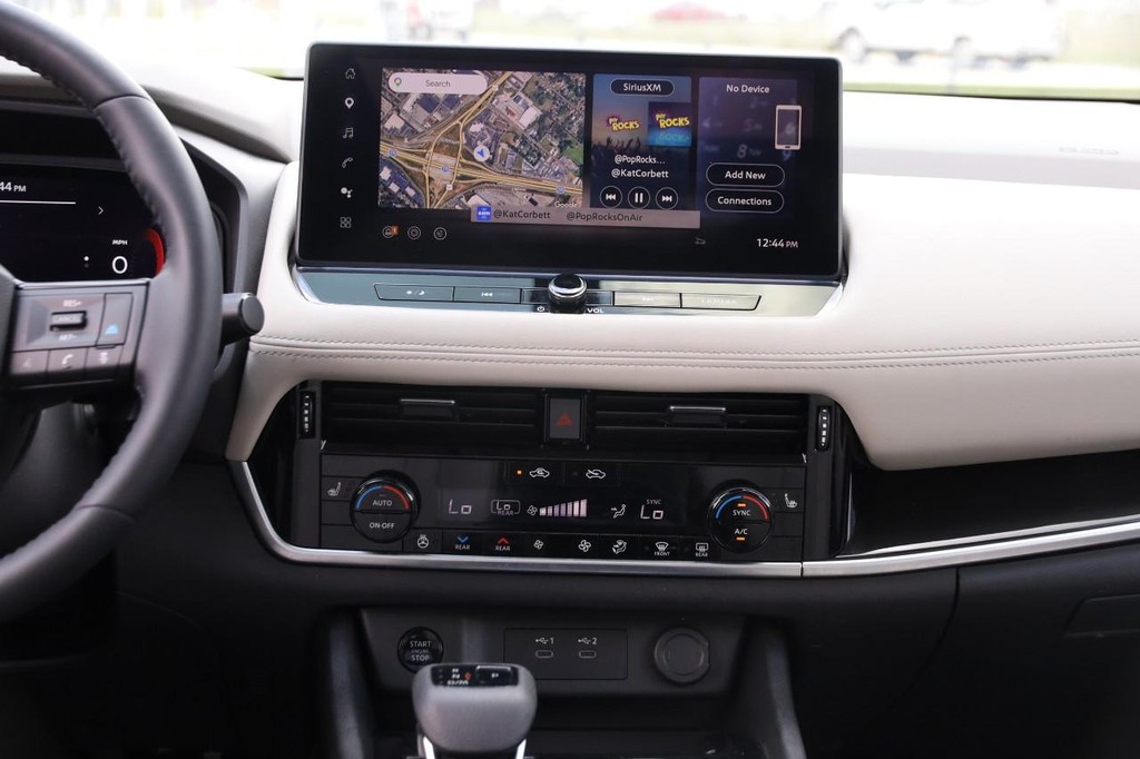 Nissan Rogue Vehicle Image 27