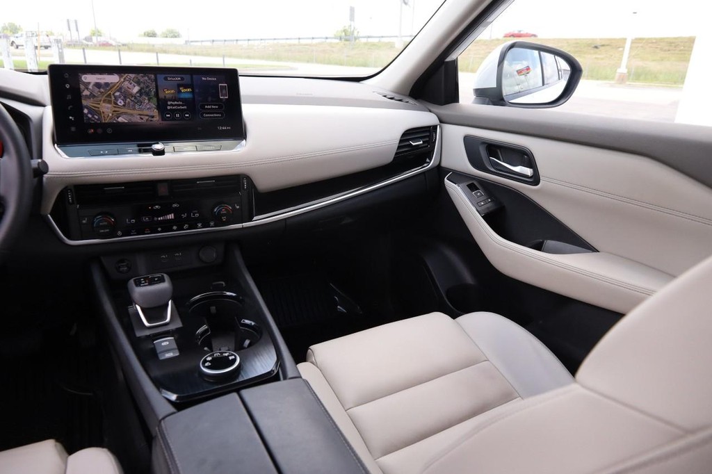 Nissan Rogue Vehicle Image 28