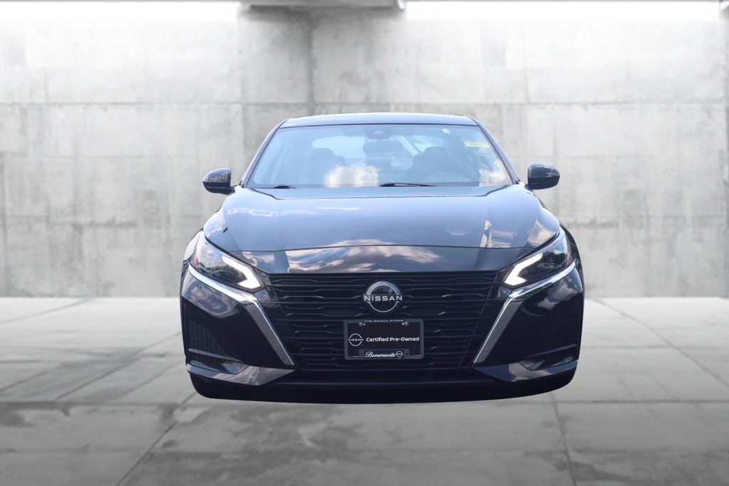 Nissan Altima Vehicle Image 04