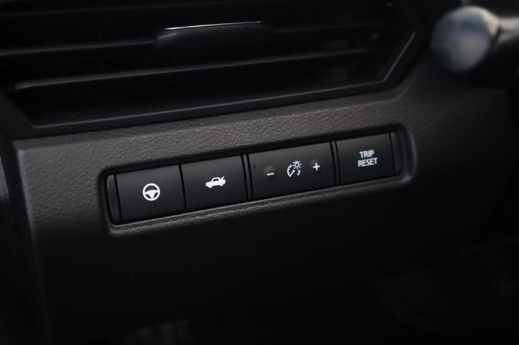 Nissan Altima Vehicle Image 12