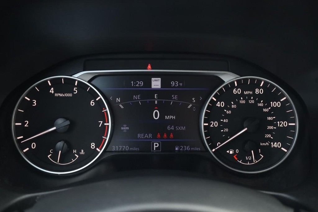 Nissan Altima Vehicle Image 13