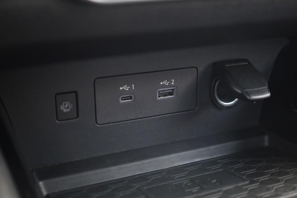 Nissan Altima Vehicle Image 17