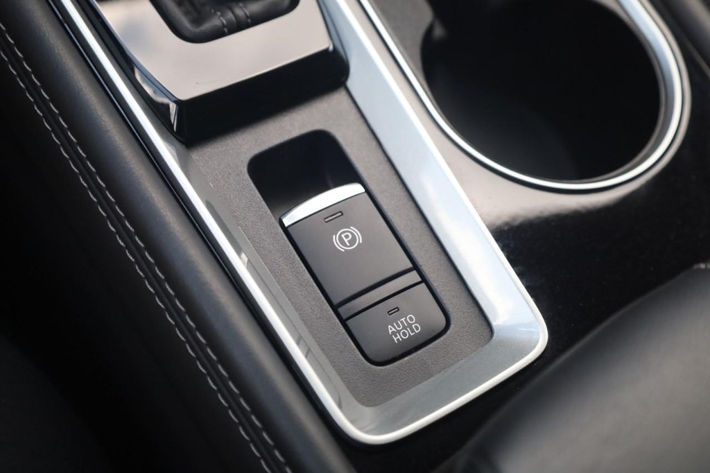 Nissan Altima Vehicle Image 18