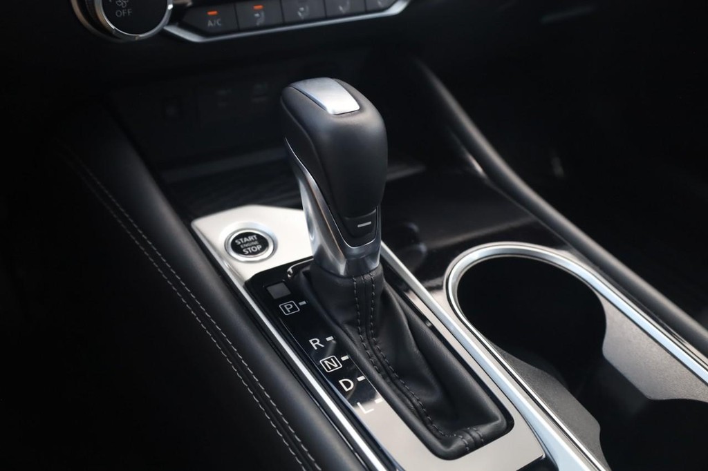 Nissan Altima Vehicle Image 19