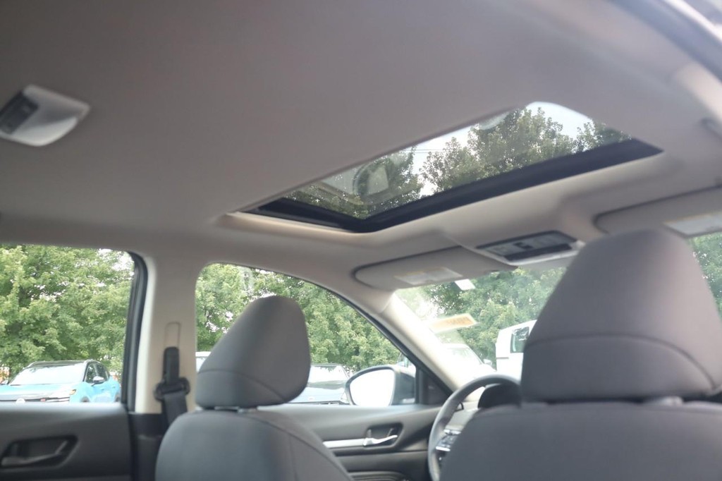 Nissan Altima Vehicle Image 23